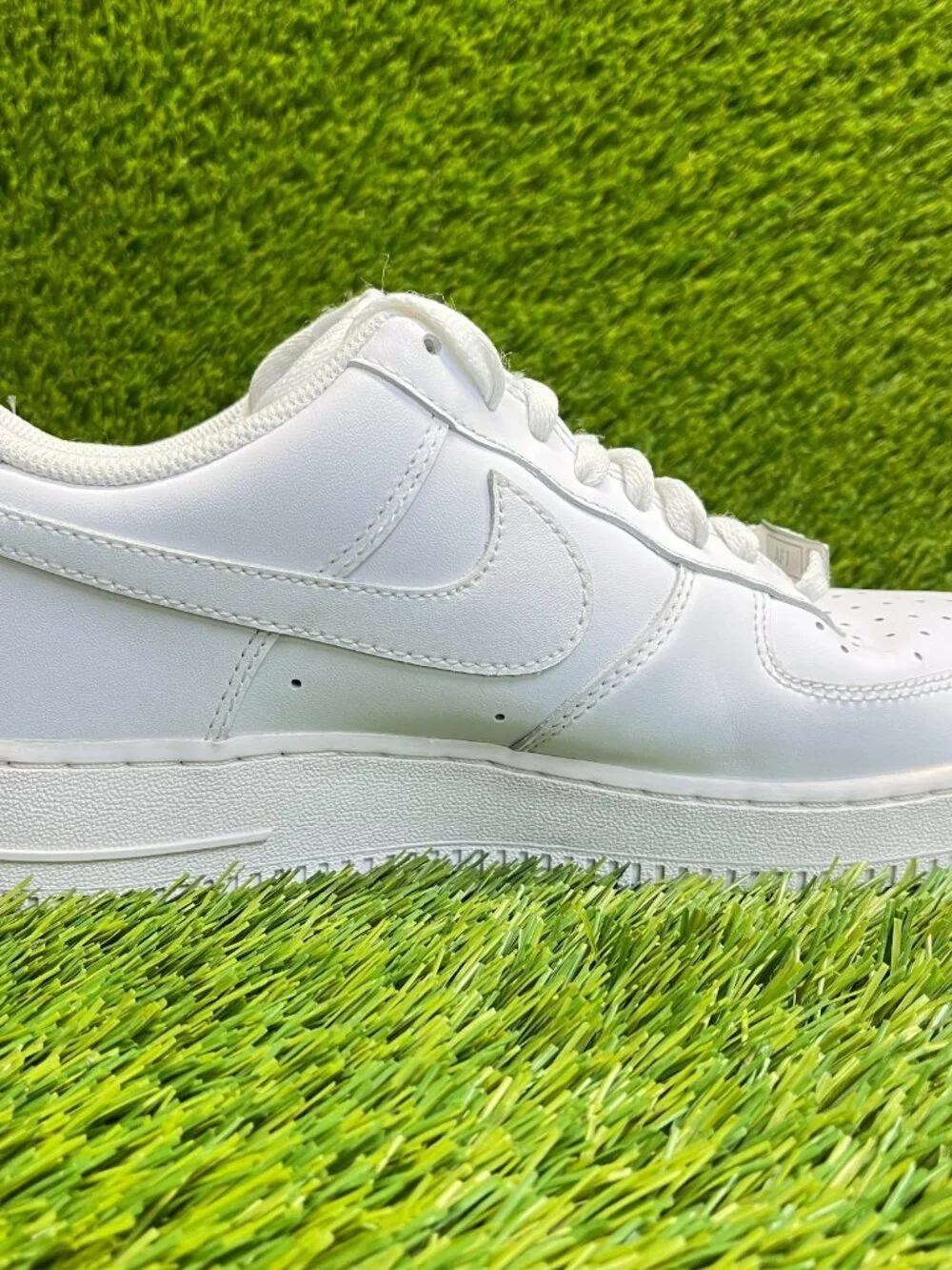 Nike Air Force 1 Low '07 Mens Size 8.5 White Athletic Lifestyle Shoes Sneakers - Picture 6 of 12